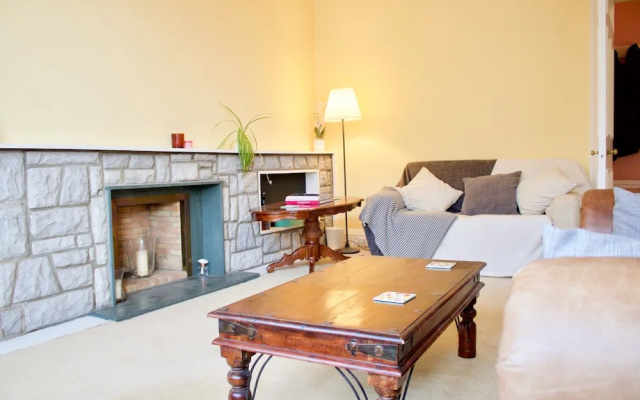 2 Bedroom Bruntsfield Apartment