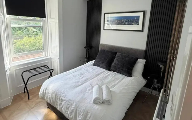 Cosy Perth Apartment - City Comforts