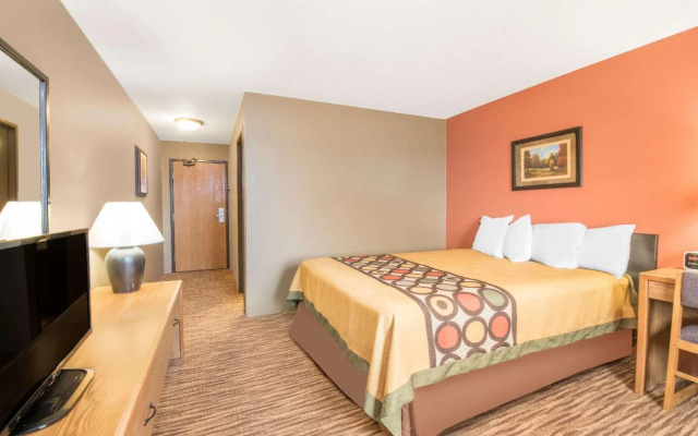 Super 8 by Wyndham Warroad