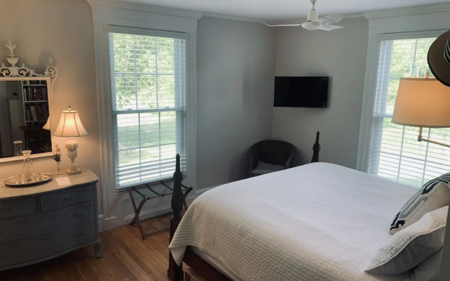 The Orchard House: Inn & Cafe