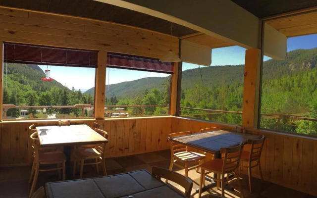 Monarch Mountain Lodge