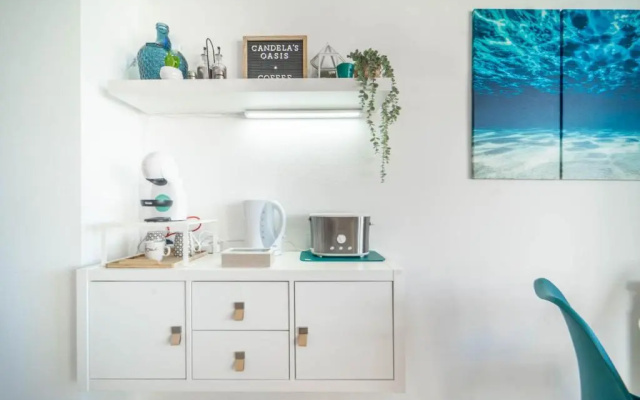 Modern Bright Two Bedroom Apartment With Pool Views - CO1022LT