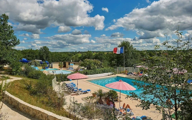 Holiday Home in Mauroux With Pools & Vineyards