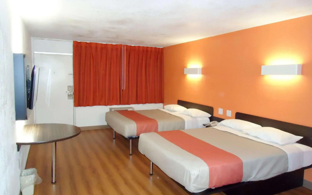 Motel 6 Connellys Springs, NC