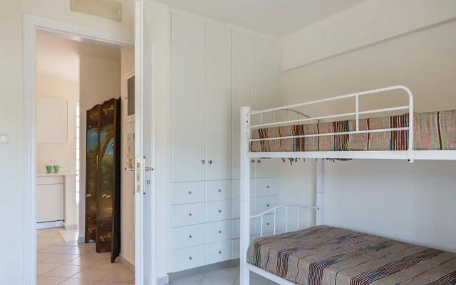 Santa Barbara lux studio in Marathonas