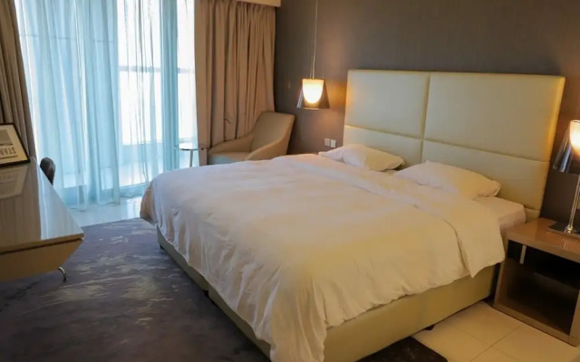 Fully Furnished 3 Bedroom in Paramount Prime Location Spacious Layout