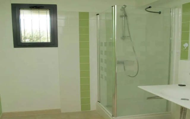 Luxurious Villa in Rochefort-du-gard With Private Pool