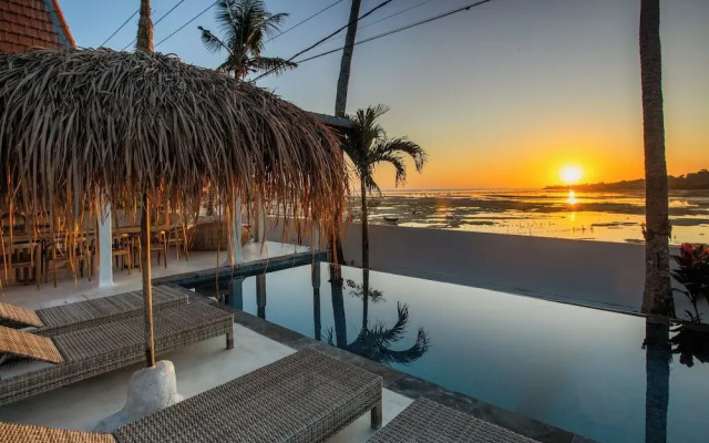 Sunset House Ceningan