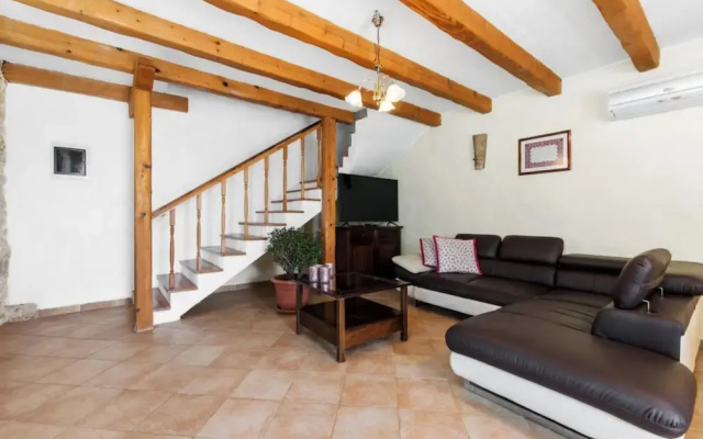 Holiday House with Pool Villa Ladybug