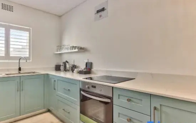 Studio in Camps Bay - 40m from Beach