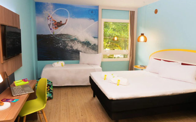 Golden Tulip Guarujá (Former Delphin Surf Hotel)