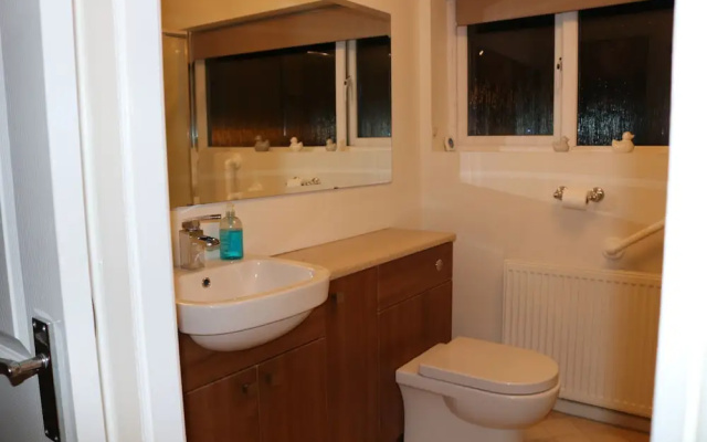 Stunning 4-bed House in Birmingham