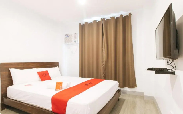 RedDoorz near Zobel Roxas St.