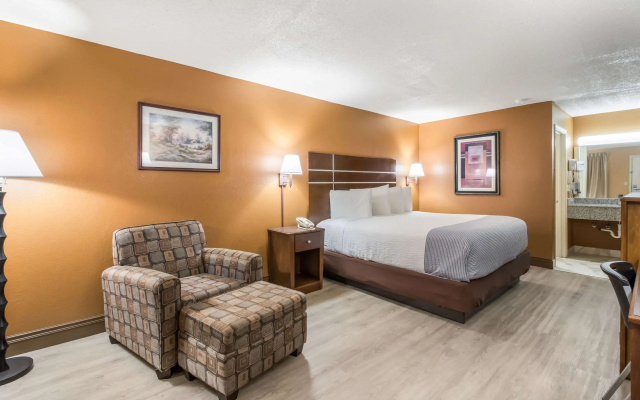 Econo Lodge Selmer