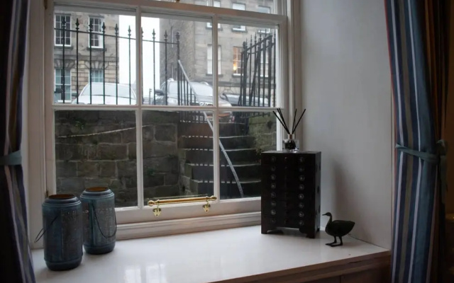 Homely and Traditional New Town Property-2 Bedroom