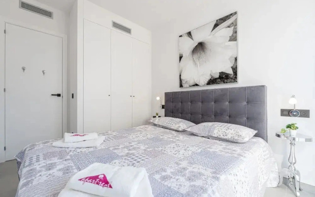 Apartment in Roses Near the Beach & Pool