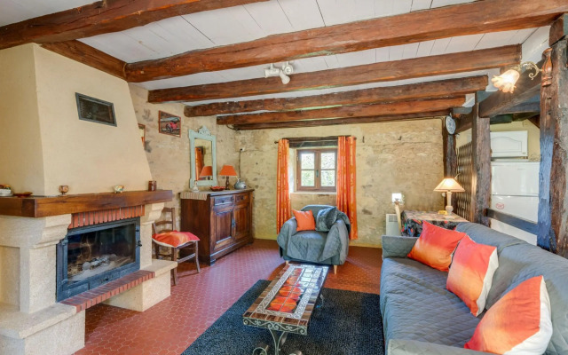 Luring Home in Villefrenchanche du Périgord with Garden