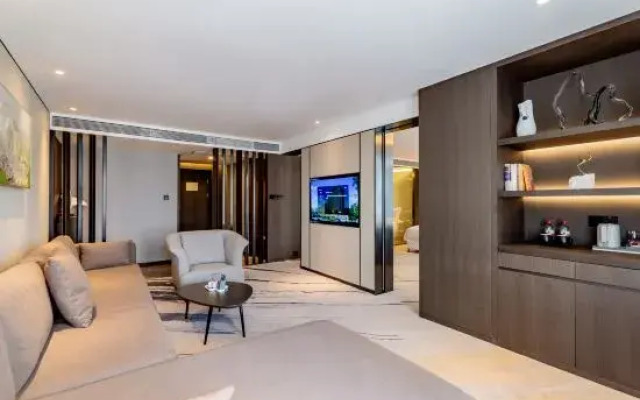 Ramada Bayonne Hotel