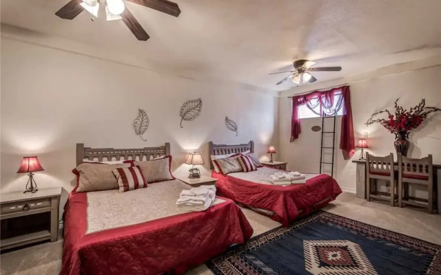 Blue Bear Retreat - Eight Bedroom Cabin