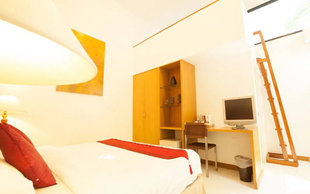 Nern Chalet Beachfront Hotel