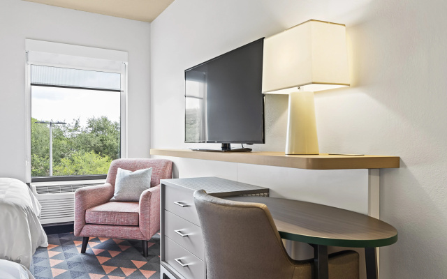 Holiday Inn St. Petersburg West by IHG
