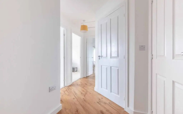 2 Bed/2 Bath & Free Parking - Langley/Heathrow