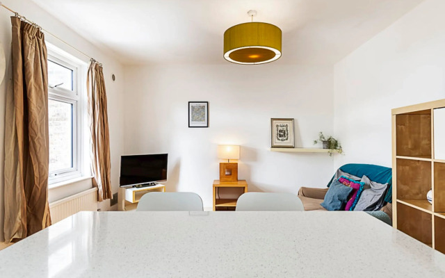 A Tranquil One-bedroom Flat Near Brockwell Park