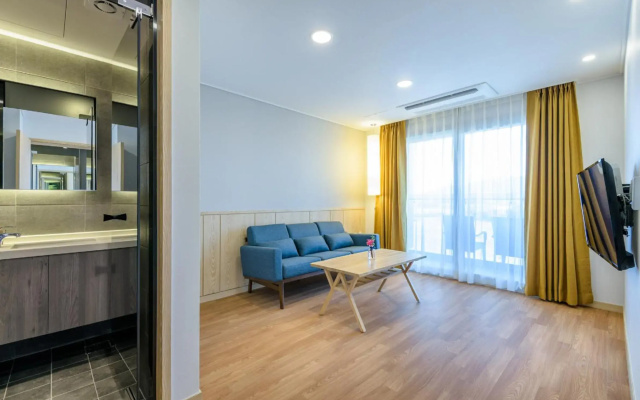Thira Hotel