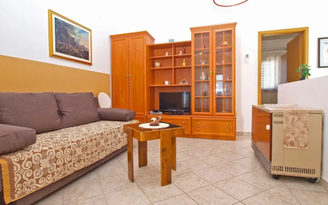 Apartment 893