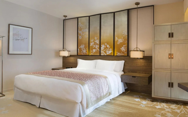 HUALUXE Shanghai Twelve at Hengshan by IHG