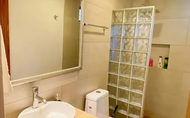 1 Bedroom Guest House - Walk To Everything -patio -gym -pickleball Court - Bikes