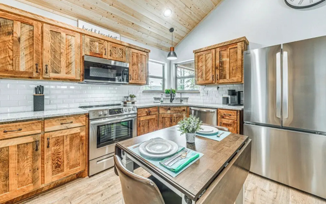 Walkable Location & Scenic Views: Ruidoso Cabin!
