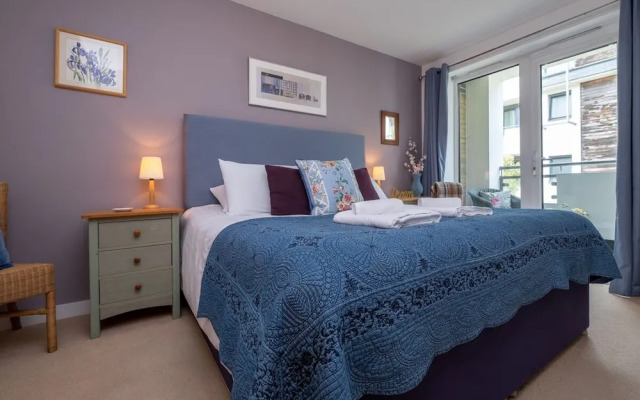 Host Stay Kingscote Townhouse