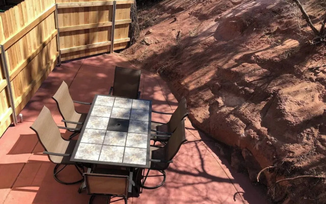 Manitou Springs Downtown Escape