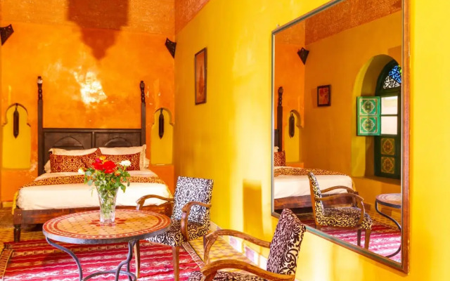 Riad Le Dromadaire Bleu by Weekome