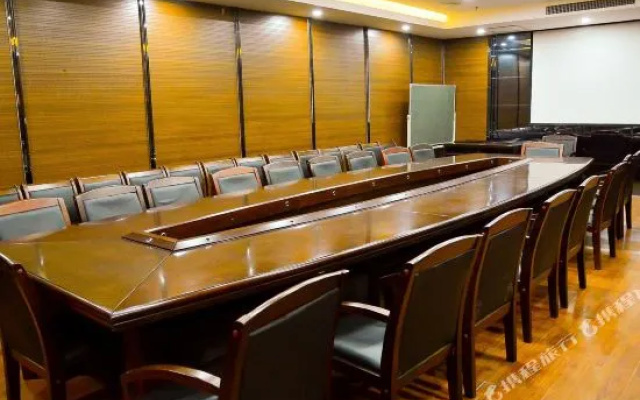 Tang Dynasty Business Hotel (Cangzhou Central Hospital No.2 Middle School Branch)