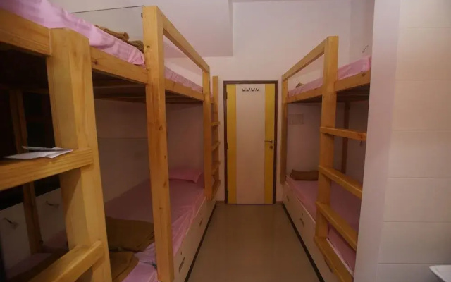 Mumbai Staytion Dorm - A Backpackers Hostel