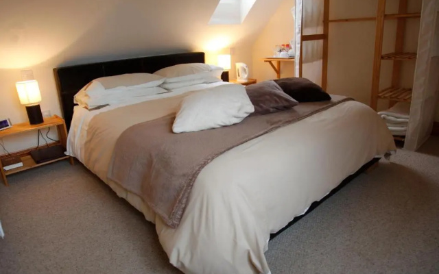 Two Hoots Bed and Breakfast