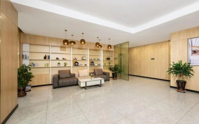 Chonpines Hotel (Dalian Xi'an Road Subway Station)