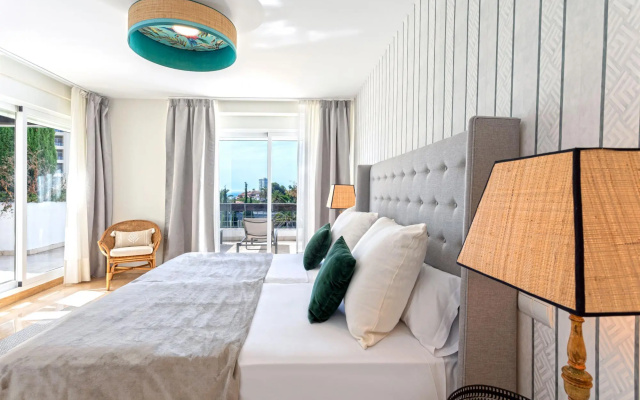 Exclusive 2BD apartment with private terrace in Marbella. Incosol
