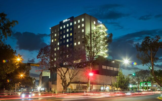 Отель One Guadalajara Expo вид на фасад