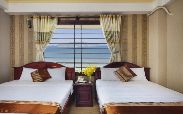 Holiday Hotel