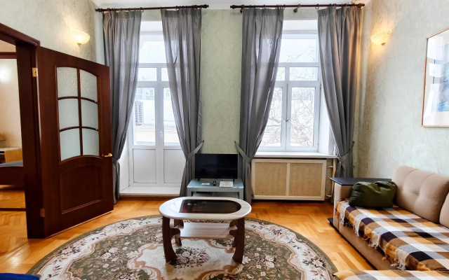 Tverskaya Street (Тверская Стрит) на улице Садовая-Триумфальная 4-10