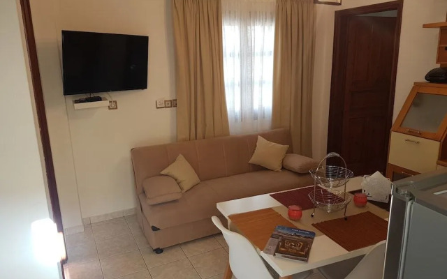 Santorini Family Apartments