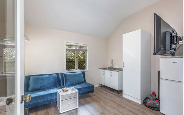 Serene 2BR Home w Grill & Yard by Zodiak Stays