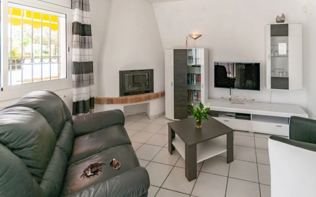 Beautiful Holiday Home for 4 With Private Swimming Pool