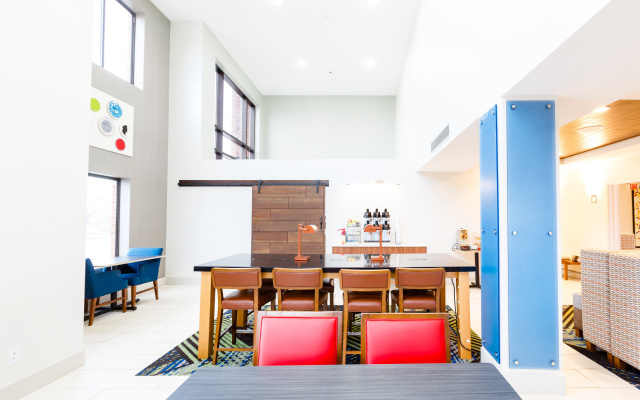 Holiday Inn Express & Suites Shelbyville by IHG
