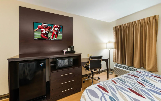 Econo Lodge Inn & Suites