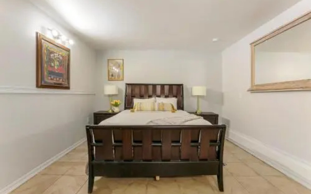 Elegant 4BR Condo in Downtown