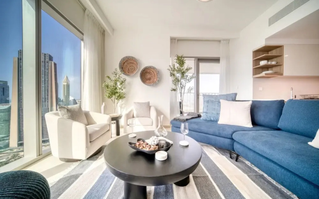 Classy Downtown 2BR w City View Balcony